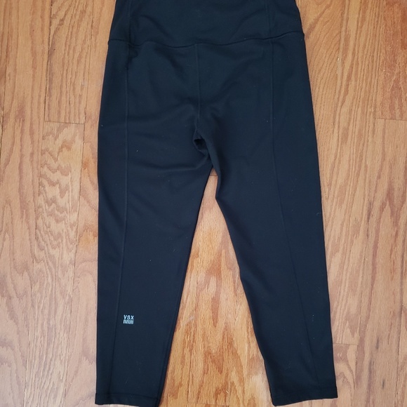 Victoria Secrets VSX Sport knockout capri - Picture 3 of 7